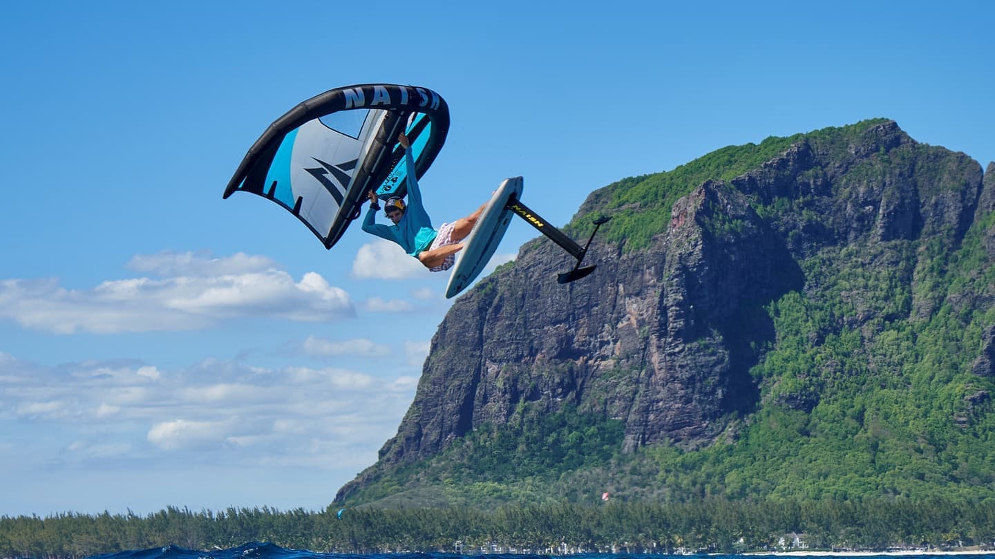 Wingsurfing